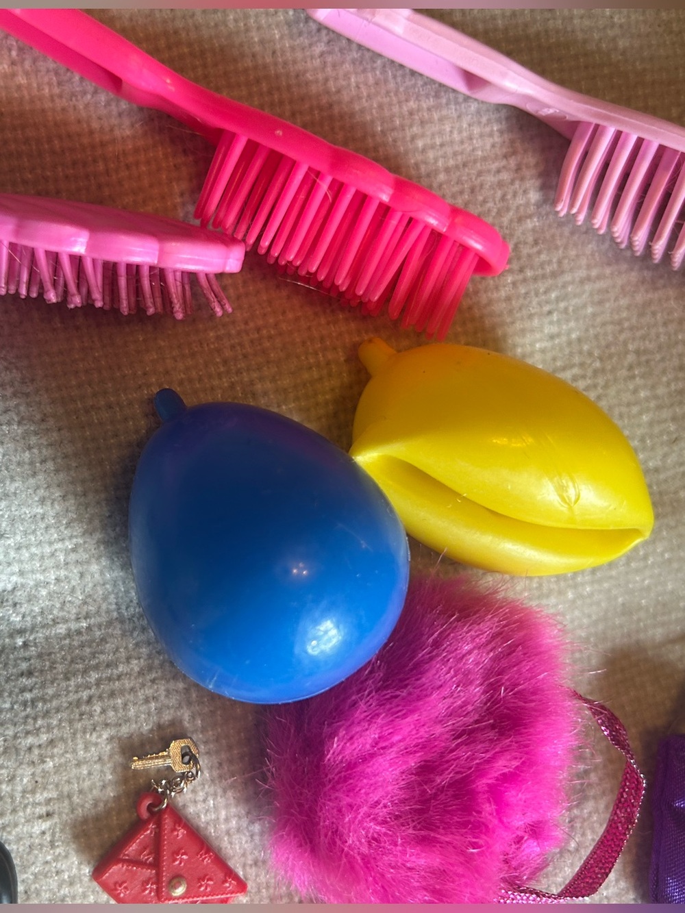 Barbie accessories and case lot - Picture 5 of 8